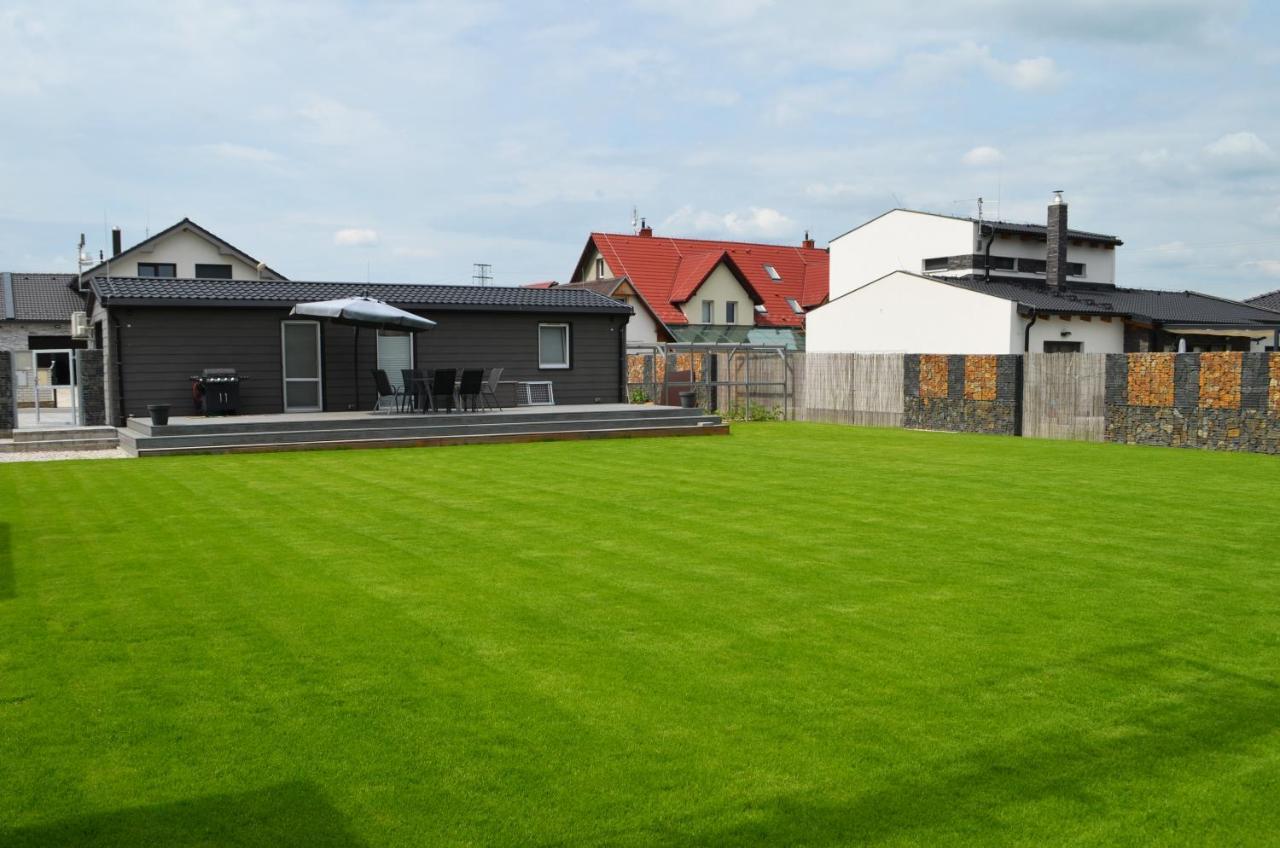 Villa Domecek U Prahy à Nupaky Extérieur photo
